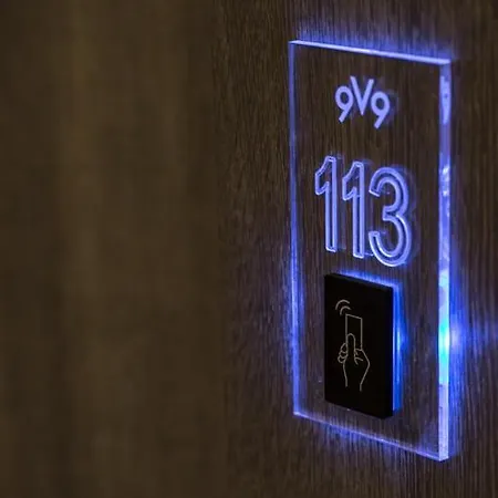 9v9 Hotel